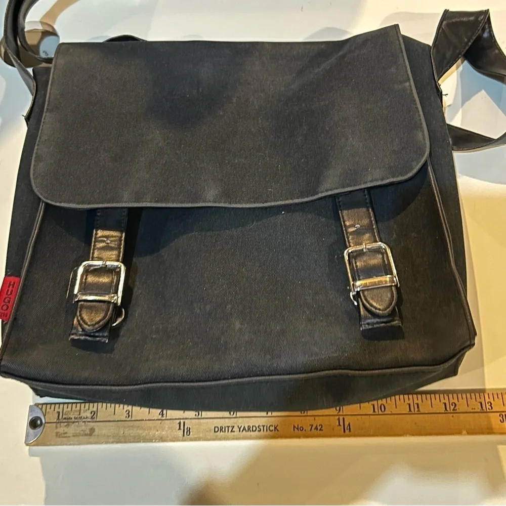 HUGO unisex black